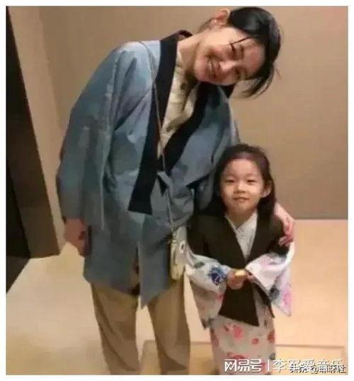娱乐吃瓜的头像男生,揭秘娱乐圈男星吃瓜瞬间  第2张